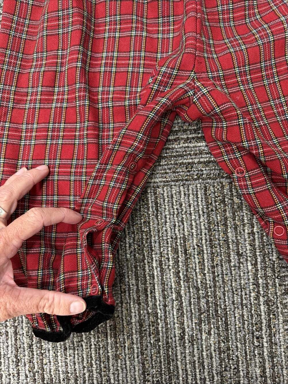 VTG Youngland Baby Girl Velvet And Plaid Holiday One Piece Bubble Romper Sz 18M - Picture 3 of 10